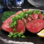 奥タンのさしの入った柔らかい部分のみを炙り焼きにしました＼(^o^)／

お酒との相性も◎！