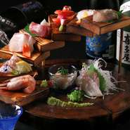 明るいオシャレな空間で、インスタ映え間違い無しの【WA段刺盛り】や【牛タンたたきスモーク】等、演出にもこだわりました♪