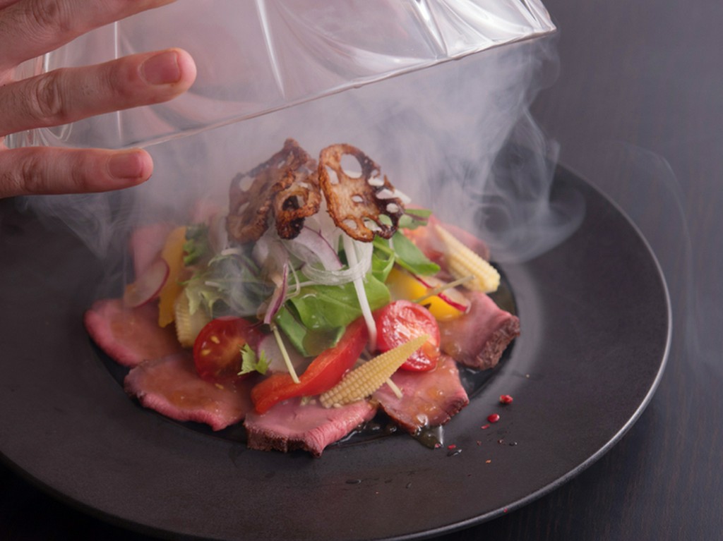 ローストビーフのスモークサラダ