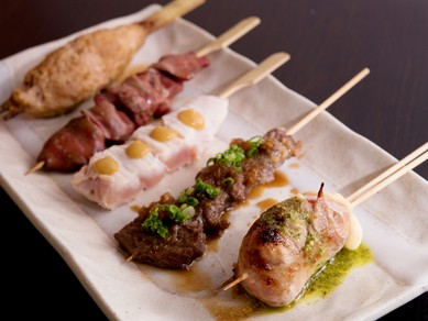 佐賀県産の朝引き鶏やさつま赤鶏など、料理人が一手間加えることで素材の味が引き立つ『Wadanのやきとり』