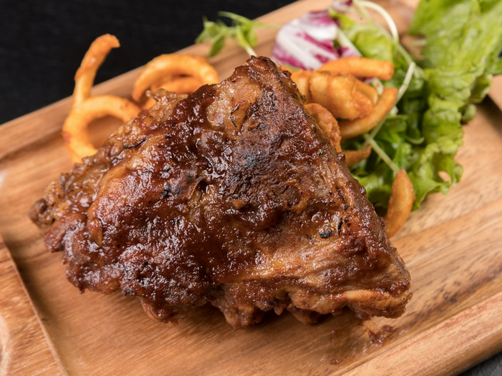 ボリューム感も抜群の『スパイシースペアリブ』