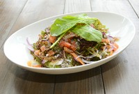 Green leafs salad, Red onions, Tomato,Carrots, Balsamic dressing,Parmesan
グリーンリーフ、レッドオニオン、トマト、人参、バルサミコドレッシング、パルメザン