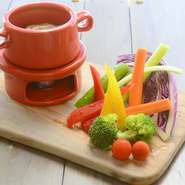 Italian Anchovy and Warm garlic sauce dip, with Season vegetables
イタリアンアンチョビーとニンニクの温かいソース、季節の野菜添え
