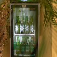 ハンバーグを豪快に楽しむなら、お酒ももちろん欠かせません。ここでは、沖縄で有名なオリオンビールをはじめ外国人の方にも好評な、ウィスキーとコーラで楽しむ『ジャック＆コーク』なども提供しています。