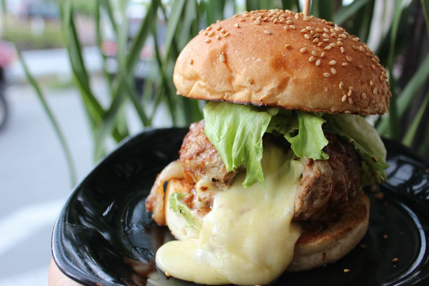 ばくばくバーガー（チーズオーブン焼きバーガー）