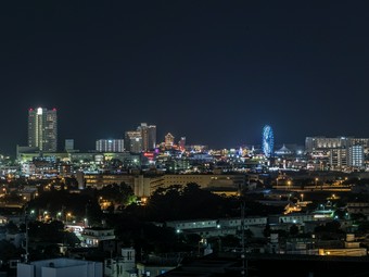 店内から眺める景色