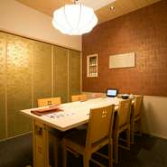 部屋はすべて個室タイプ。ビジネスでの接待はもちろん、法事やお食い初めなど家族の法事や慶事におすすめです。また、お食い初め膳、慶弔会席などのメニューも用意されています。