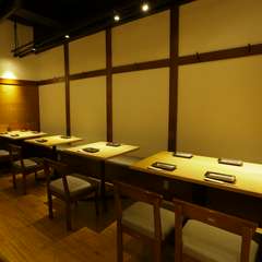 外の喧騒を忘れて過ごすくつろぎのひとときを