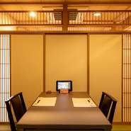 魚介や日本料理を満喫できる『おまかせ会席コース』や、ふぐの魅力を余すことなく味わい尽くせる『海人コース』など、一品料理に加えコースも充実。和の誂えは国内外からのお客様にも喜ばれること請け合いです。