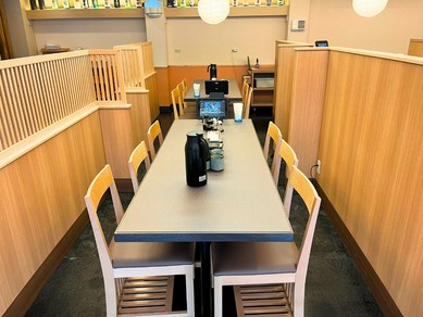 子ども連れのファミリーも気軽に訪れることができる廻転寿司