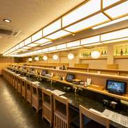 高級寿司店と同じくらい高いレベルのこだわり食材を揃えながらも、価格は控えめという魅了的なお店。おいしい食事をしっかりと楽しみたい二人に好評です。よりゆっくりとくつろぎたい時には、コースがオススメ。