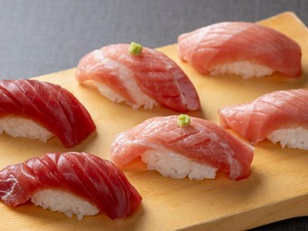 ふぐ・鮮魚仲卸直営ならではの新鮮なネタが揃う『本格板前寿司』