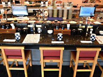 職人が握る本格寿司を、身近に堪能できる廻転寿司