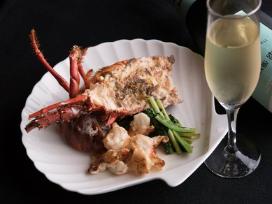 本格料理とおいしいお酒でしっとりと楽しむ大人のデートに