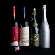 ステーキや鉄板焼に合う厳選したワインを取り揃えています。お客様のお好みに合わせてご堪能ください。