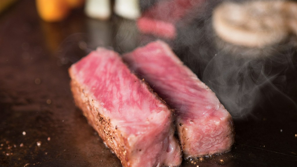 旨みと甘みを引き立てる焼き加減にもこだわった、『和牛サーロインステーキ』　100g