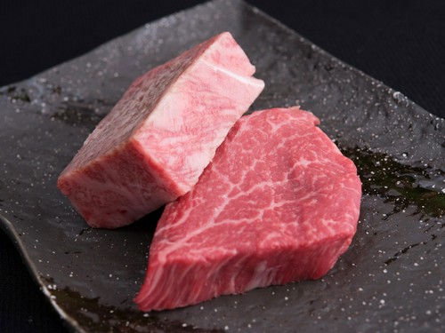 シェフ厳選、肉本来の旨みを味わえる自慢の黒毛和牛