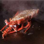 ※サプライズプレゼントに花束の準備が可能です。
　1束　2200円～にてご用意させていただきます。
　詳細は店舗にお問い合わせください。