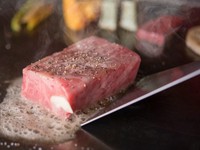 活鮑、活伊勢海老とA5ランクのステーキを贅沢に
