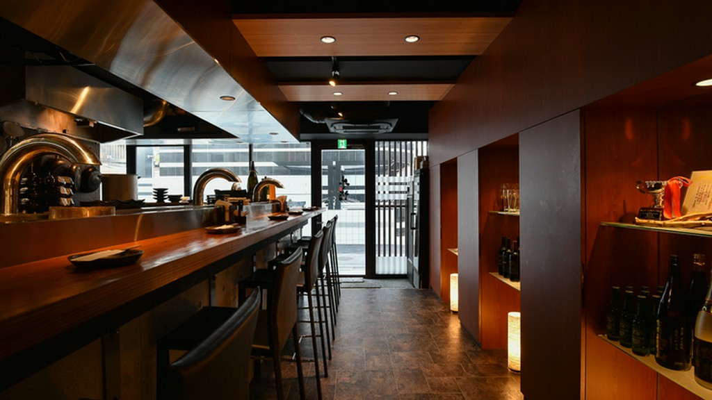 お洒落な雰囲気の中で味わう、美味しいお肉に美味しいワイン