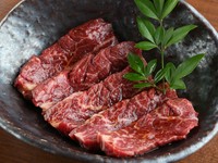 赤身が持つ濃厚な味わいが、肉のおいしさを際立たせてくれる『サガリ』