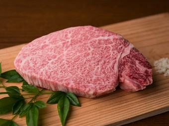 あっさりとしながらも、とろけるような贅沢な柔らかさ『山形牛ヘレ』塩・タレ