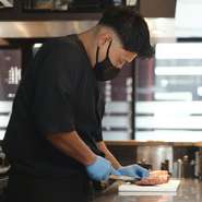 自分が嫌だと感じることは避け、声をかける際のタイミングや声のかけ方に気を配る津村氏。相手がリラックして心地よく過ごせるような、コミュニケーションを大切にしています。