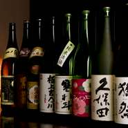 ワイン、焼酎、日本酒、カクテル、泡盛など、ドリンクは約100種類以上と豊富。料理やシーンに合わせてセレクト出来ます。特に日本酒と焼酎は九州のものから全国の名酒まで、酒通も納得のバリエーションです。