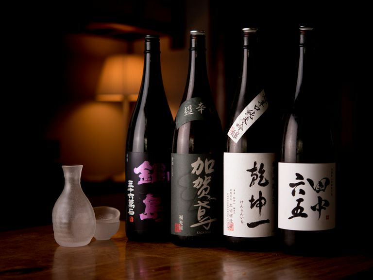 通を頷かせる日本酒が勢ぞろい。旬の一本を堪能できる