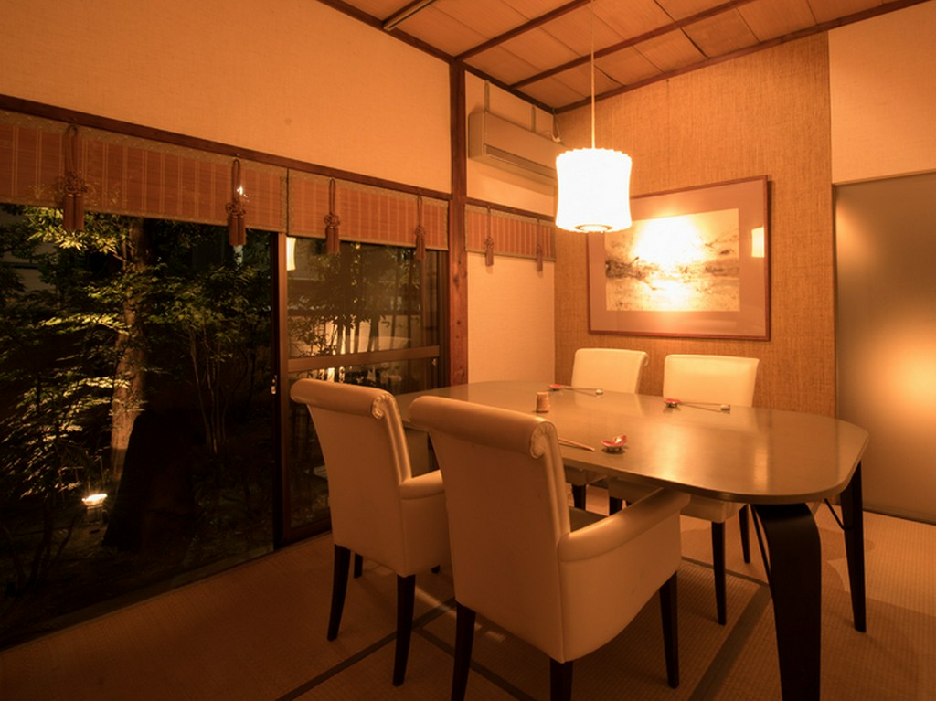 洗練された雰囲気の中、絶品料理で大切なお客様をおもてなし