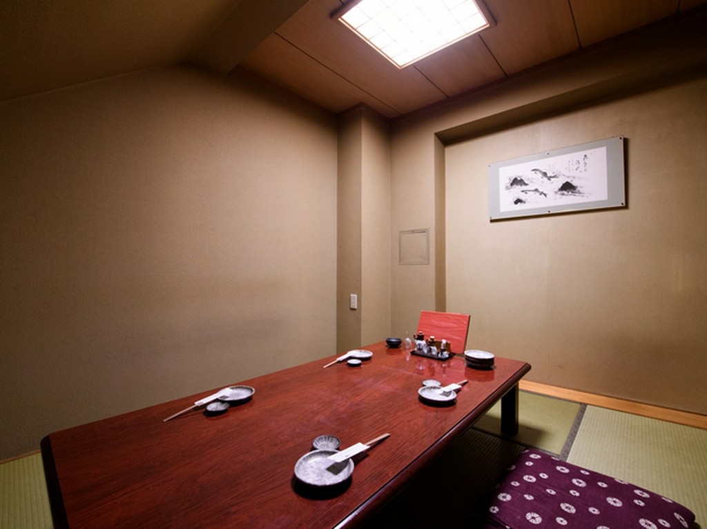仲間と過ごす水入らずの時間を、くつろぎの和室で