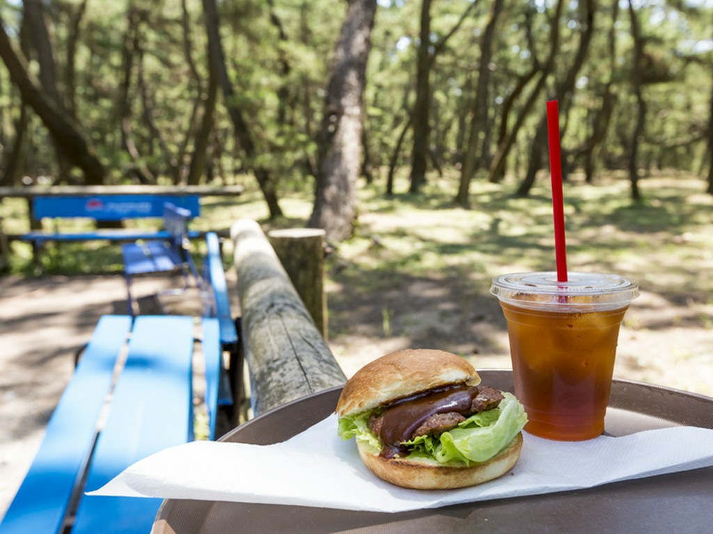 旅行の途中でも気軽に立ち寄れる、ハンバーガー店