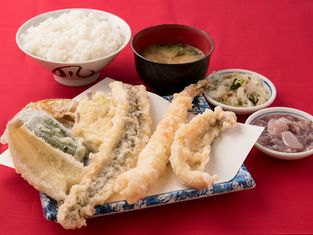 不倒翁的天妇罗定食 吉冢本店
