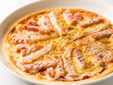肉好き派におすすめ。脂が旨い『豚トロベーコン ピザ』