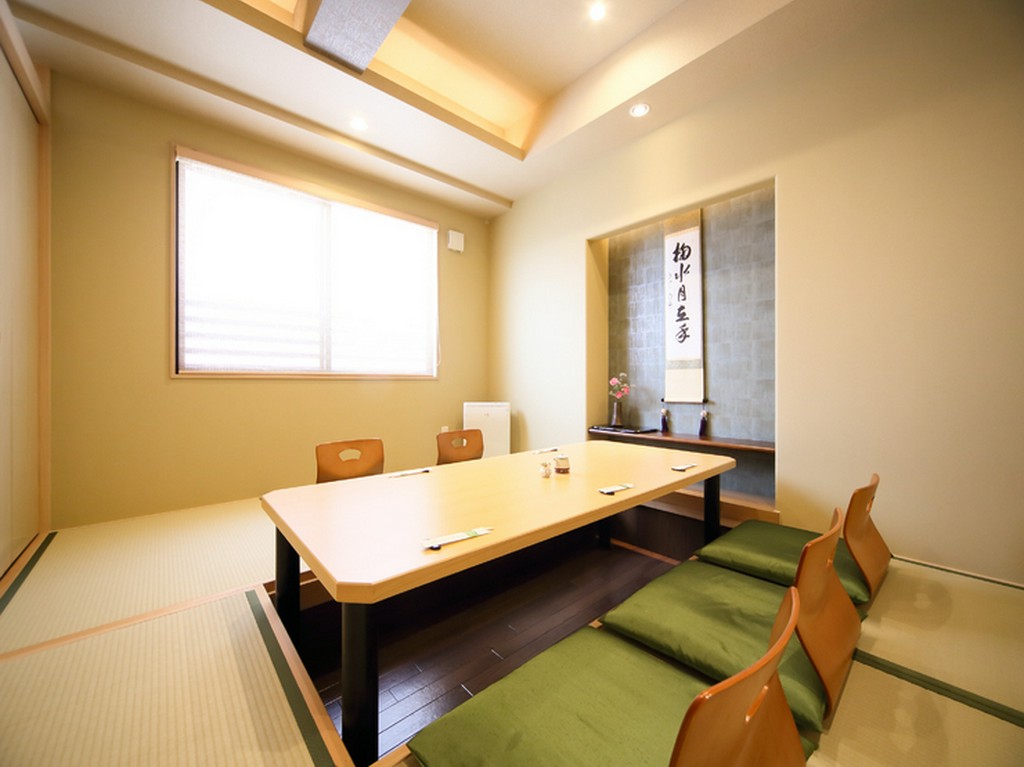 少人数から大人数まで、家族のお祝い事などにも