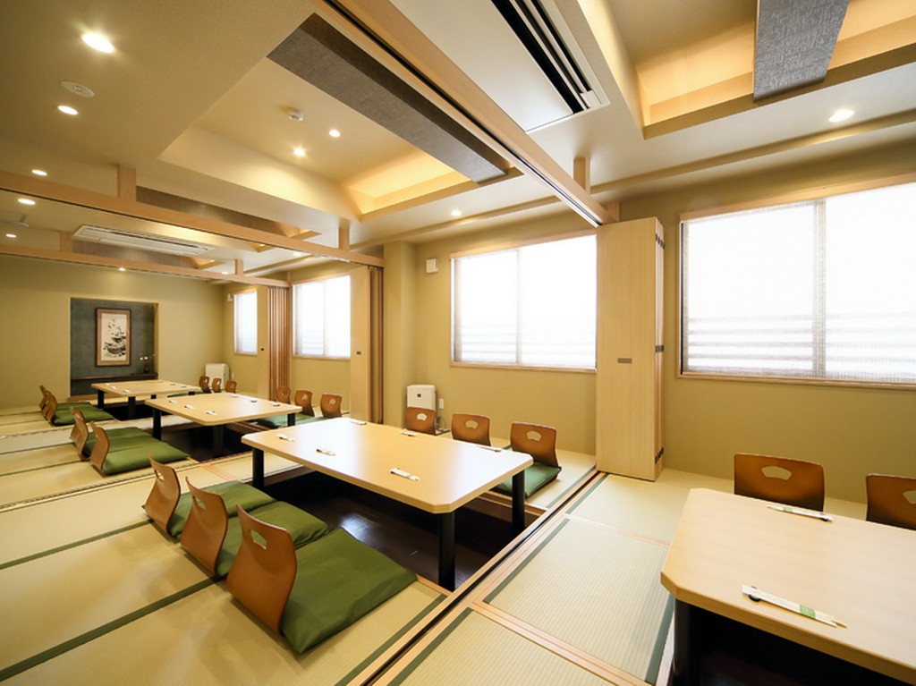 2階の掘りごたつ式座敷は、最大で30名まで着席可能