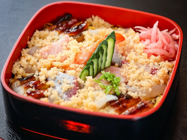 酒の肴にも抜群の組み合わせ『上ちらしずし』