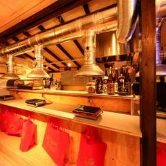 老若男女、さまざまな年代の方が楽しめる立ち食い焼肉店