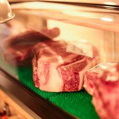 肉ショーケース