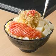 丸々1本の明太子が入っていて、食べた時のプチプチとした食感がたまりません。おこげが美味しく、一度食べるとやみつきになる方続出の人気メニューです。