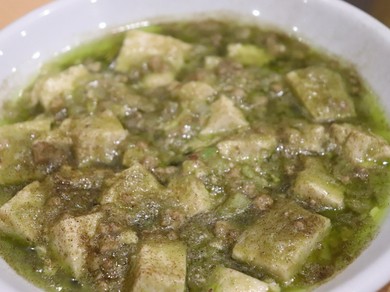旨味たっぷりの辛さが癖になる『伏見屋さんの豆腐で作った赤マーボー豆腐』