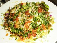 とりももの一枚肉を揚げて甘酸っぱいソースをかけました。