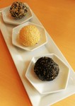 ごま団子三種（あんこ、カスタード、変わり種餡）を一緒にご提供！一つで頼むよりお得です！