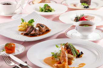 季節を感じる特別なディナータイムを本格フレンチで楽しむ『8000円コース』