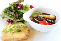 メイン料理は魚料理、肉料理をワンプレートで
ご用意いたします。