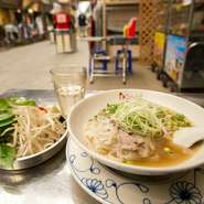レストランの修行で裏付けされた,本格的な専門店ならではの味わいを味わっていただきたいです。日本に居ながら、ベトナムを感じられます。ぜひお待ちしております。