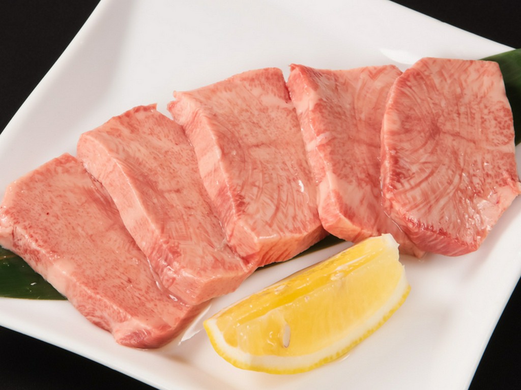 手切りにこだわり、肉厚で提供『上タン［塩］』