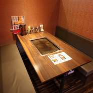 仲間とワイワイ楽しく、鉄板を囲んでの集いはいかがでしょう。みんなでシェアして色々な料理を味わえば、一段と仲良くなれる事間違いなし。リーズナブルな価格なのも嬉しい限りです。