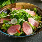 合鴨の薫製とシャキシャキの新鮮野菜を和風ドレッシングでサッパリと。