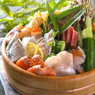 宮城各地の新鮮な魚介を存分に味わえる『仙台鮮魚の桶盛』
